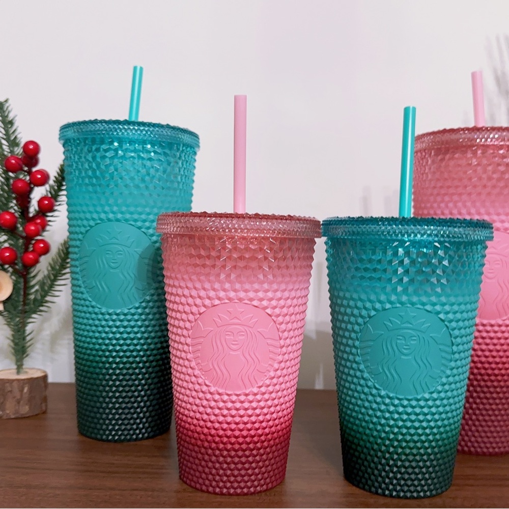 Starbucks 2022 NEW HOLIDAY release Blush & Mint Ombré Waxberry Set